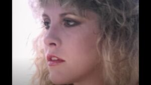 Fleetwood Mac – “Hold Me” (1982)