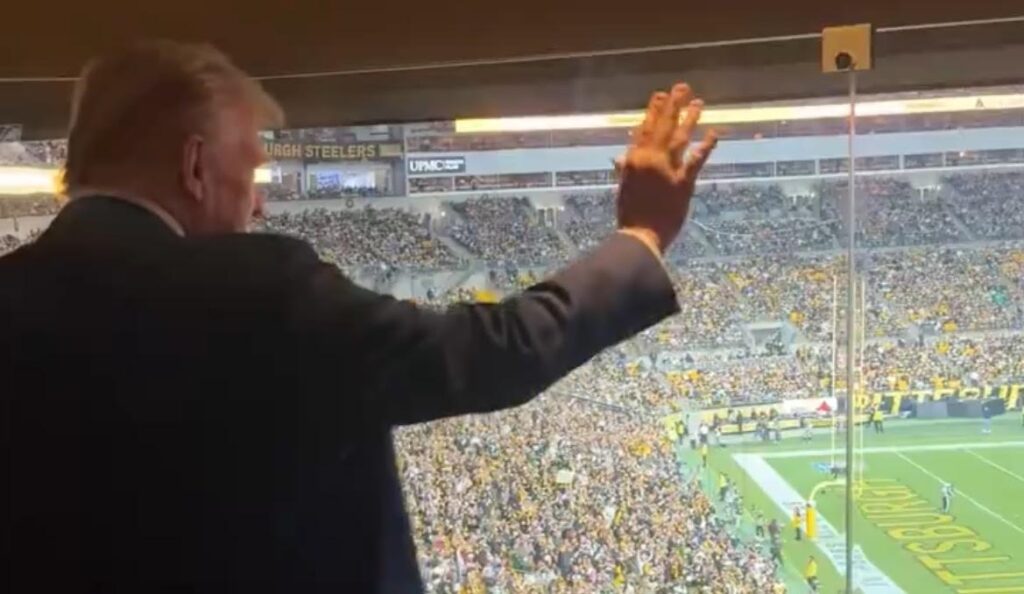 Trump Receives Thunderous Welcome at Pittsburgh Steelers Game to Chants of ‘USA, USA!’